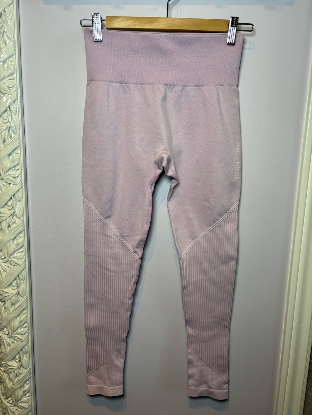 Pursue Fitness High-Waist Ribbed Athletic Leggings in Light Pink Size M